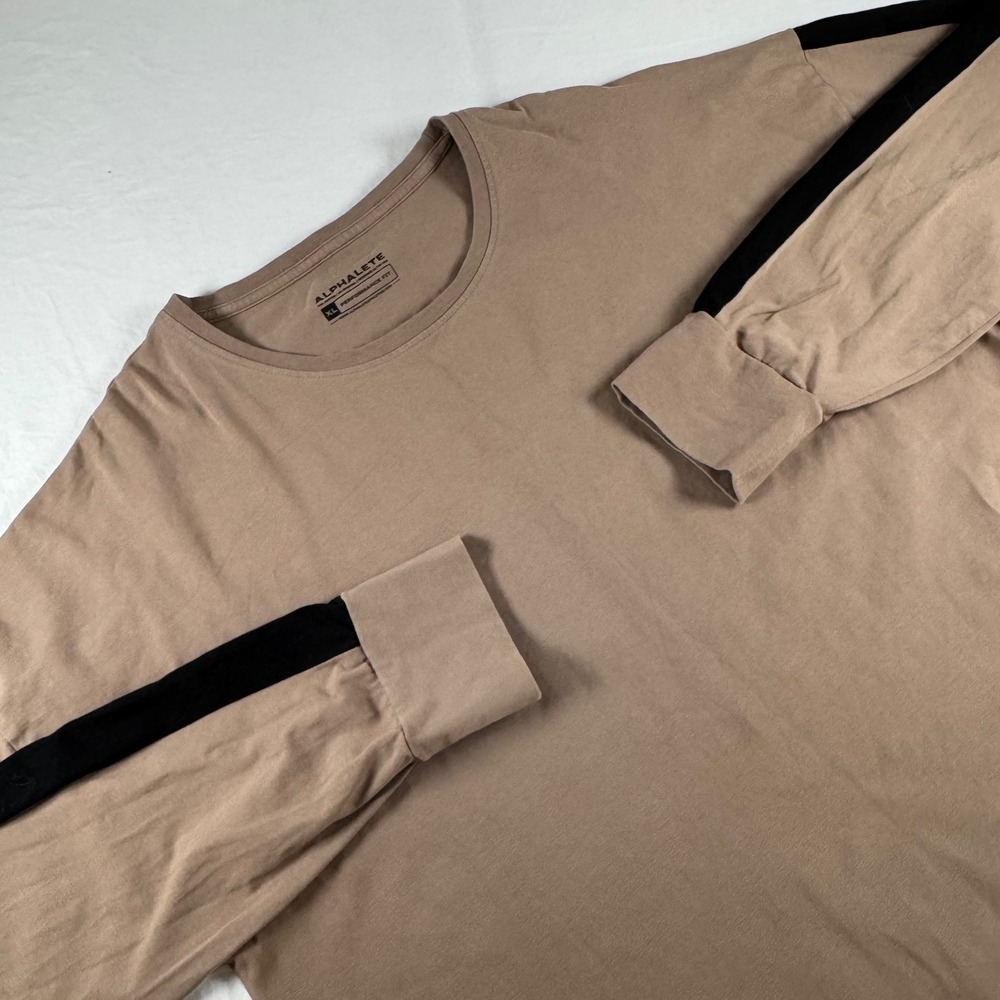 Alphalete Men's Size XL Tan Performance Fit Graphic Long Sleeve Shirt
